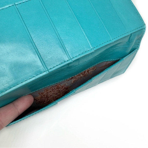 HOBO Arise Leather Wallet Aqua Cardholder - Picture 10 of 11